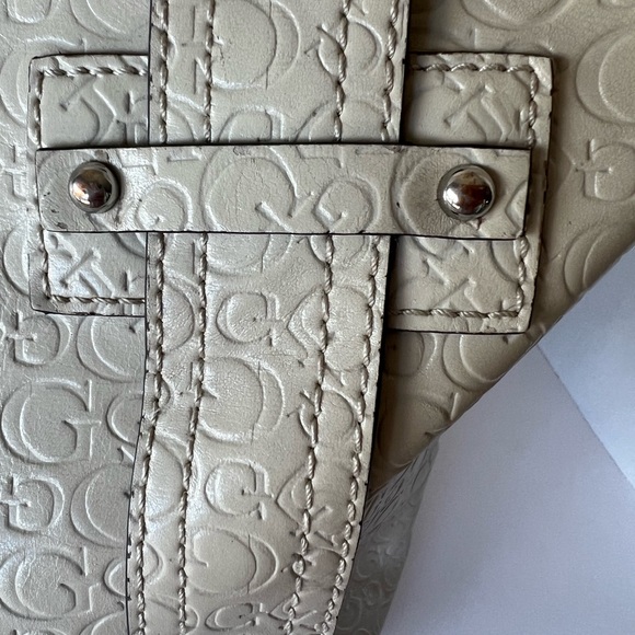 GUESS OVERSIZED TOTE - Picture 10 of 12